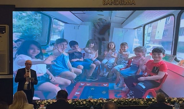 Başkan Kazım Kurt CHP'li belediye başkanlarına "Gezici Oyunevi ve Kreş" projelerini anlattı