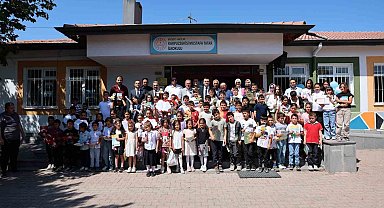 Başkan Özdoğan, öğrencilerin karne heyecanına ortak oldu