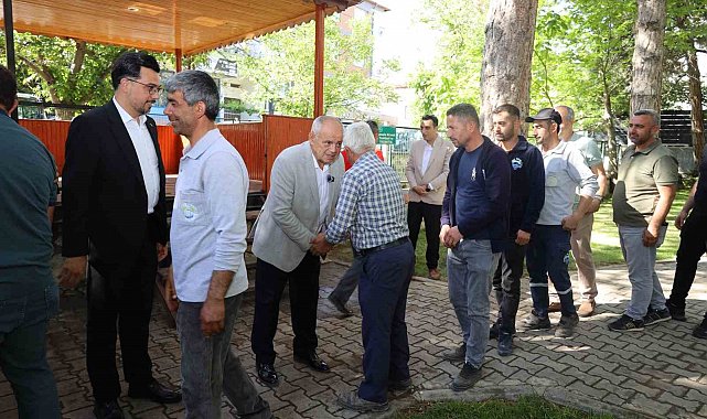 Başkan Öztürk belediye personelleri ile bayramlaştı