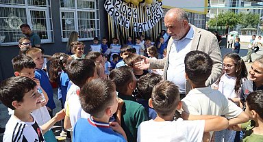 Başkan Sandıkçı, öğrencilerin karne heyecanına ortak oldu