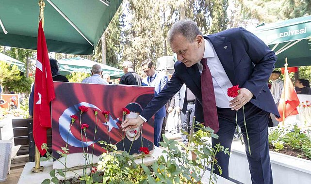 Başkan Seçer, şehitliği ziyaret etti, protokolle bayramlaştı