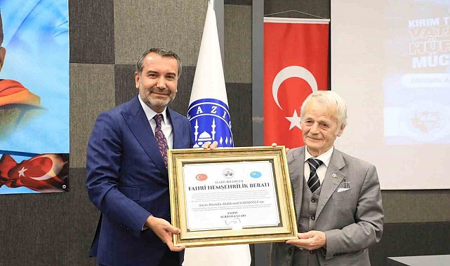 Başkan Şerifoğulları, Kırımoğlu'na "fahri hemşehrilik beratı" takdim etti