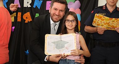 Başkan Tatık öğrencilerin karne heyecanına ortak oldu