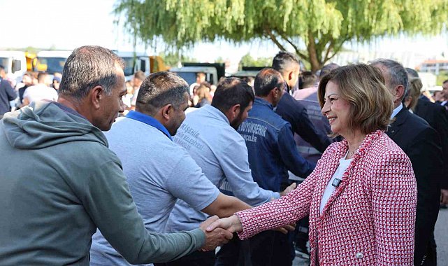 Başkan Ünlüce personelle bayramlaştı