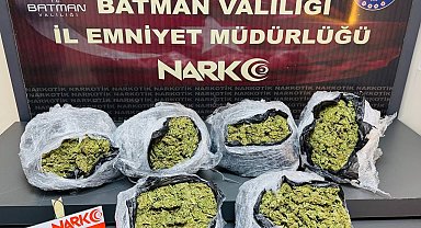Batman'da kilim arasına zulalanmış 5 kilo skunk ele geçirildi: 1 tutuklama