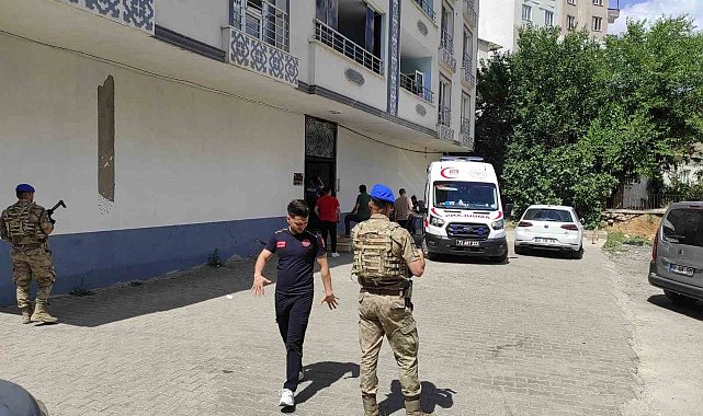 Batman'da psikolojik sorunları olan şahıs, tahra ile ailesini rehin aldı