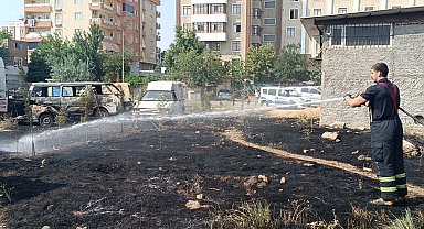 Batman'da terk edilmiş araçlar alev alev yandı, tır son anda kurtarıldı