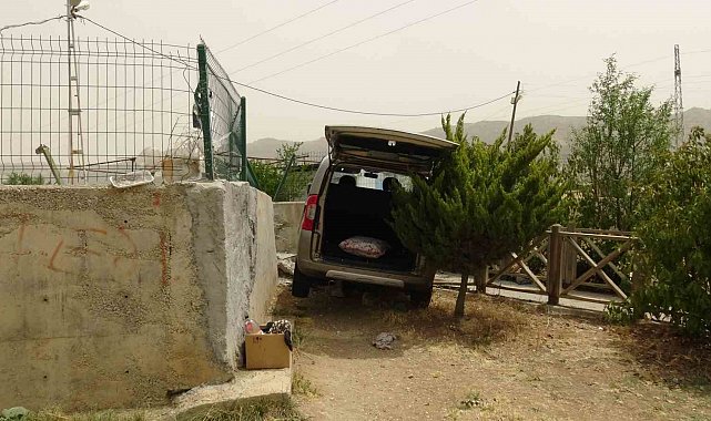 Batman'da virajı alamayan sürücü, mesire alanı duvarına çarptı: 3 yaralı