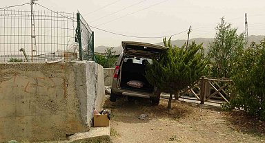 Batman'da virajı alamayan sürücü, mesire alanı duvarına çarptı: 3 yaralı