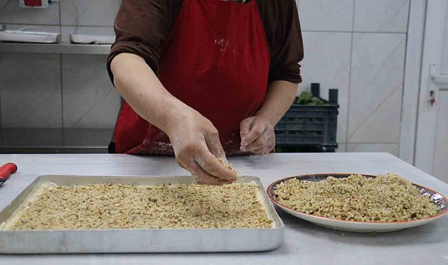 Battalgazi'de kadınlar bayram sofralarına lezzet katıyor