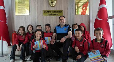 Bayburt polisi öğrencileri bilgilendirmeye devam ediyor