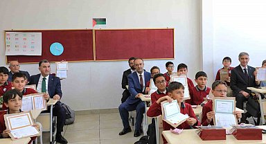 Bayburt'ta 14 bin 103 öğrenci karne sevinci yaşadı