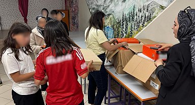 Bayburt'ta ihtiyaç sahibi ailelerin çocuklarına giyim yardımı yapıldı