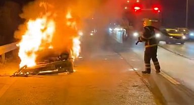 Bayram dönüşü otomobil alev alev yandı