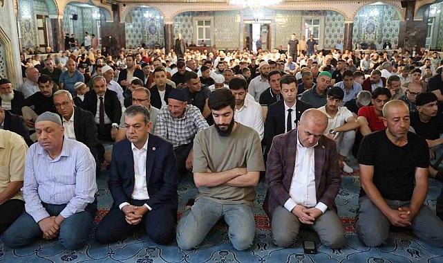 Bayram namazında camiler doldu