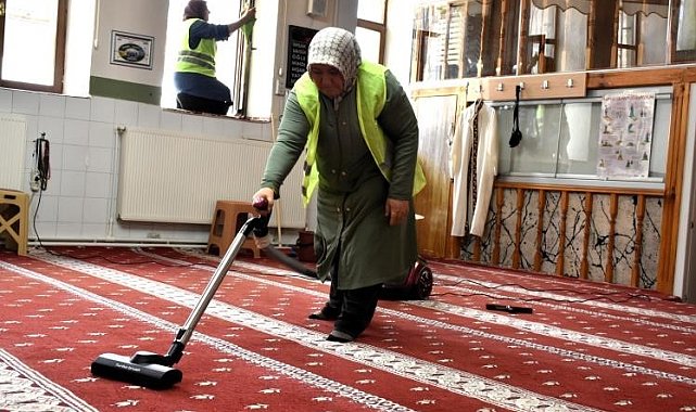 Bayram öncesi manevi temizlik, camilerde gül suyu kokusu