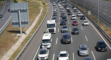 Bayram tatili dönüşünde Kocaeli'de trafik durma noktasına geldi