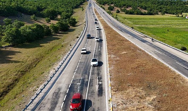 Bayram tatilinden dönenler trafik yoğunluğu oluşturdu