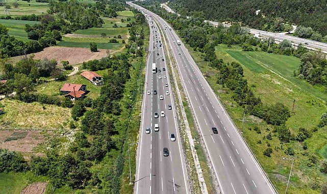 Bayram trafiği sürüyor: Bolu'da kilometrelerce kuyruk