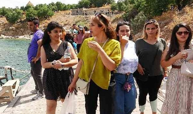 Bayramda Akdamar Adası ve ören yerlerine ziyaretçi akını