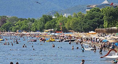 Bayramda Erdek'e ziyaretçi akını, sahiller tıklım tıklım