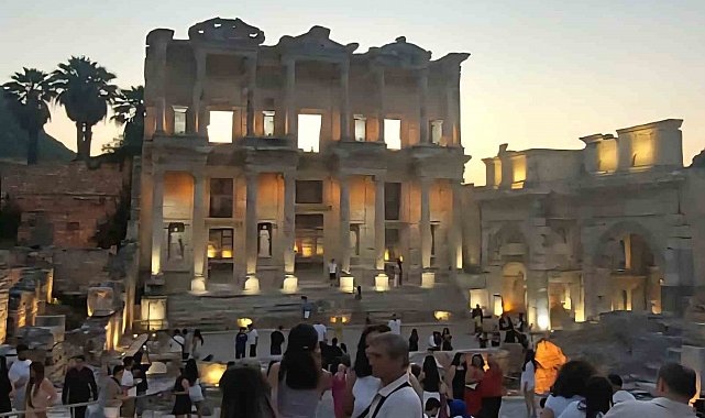 Bayramda yüz binlerce insan kültürel rotalara yöneldi