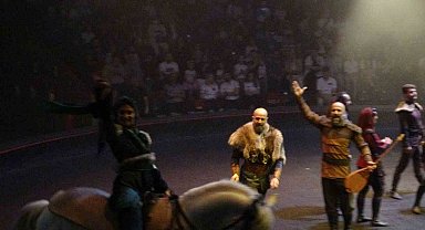 Bayramın 2'üncü günü 'Kuruluş Osman' dizisinin çekildiği film platosuna turist akını