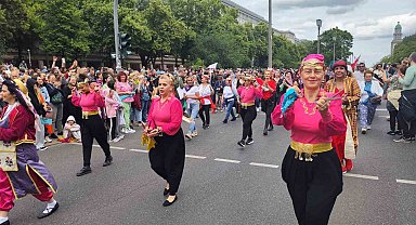 Berlin Kültürler Karnavalı'nda renkli görüntüler