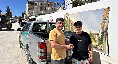 Besni'de yaralı halde bulunan ağaçkakan koruma altına alındı