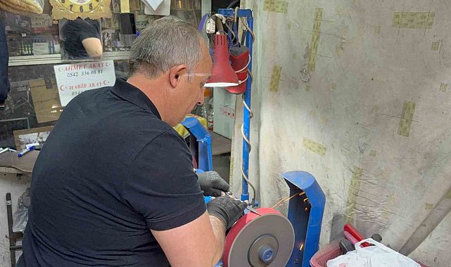 Bıçakçıların yoğun bayram mesaisi devam ediyor