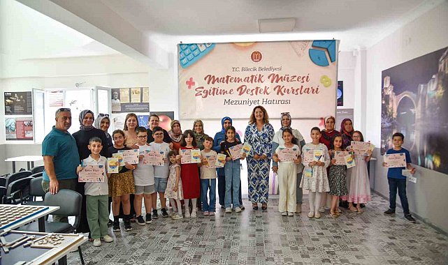 Bilecik Belediyesi'nin eğitime destek kurslarında 200 öğrenci sertifika aldı