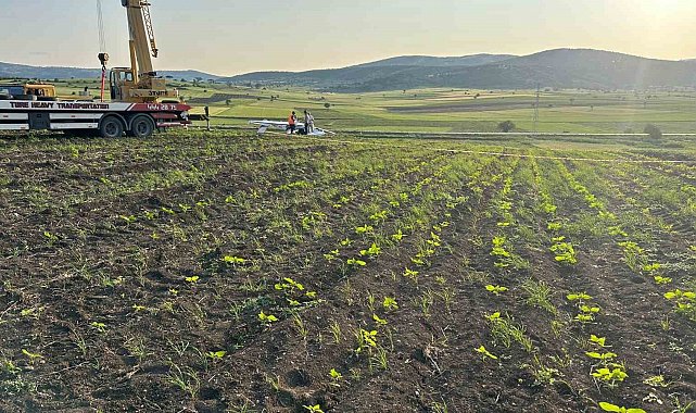 Bilecik'te düşen uçak, vinç yardımıyla kaldırıldı