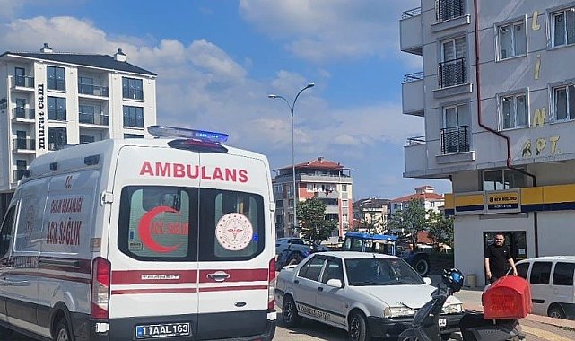 Bilecik'te otomobil ile motosiklet çarpıştı, 2 yaralı