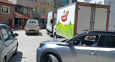 Bilecik'te toptancıların gelişi güzel parkları sürücüleri çileden çıkarıyor