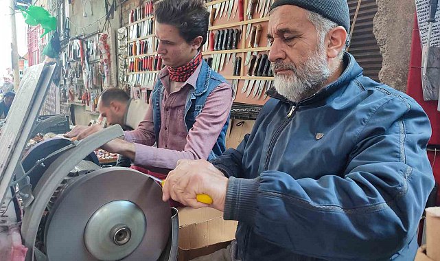 Bilenmeyen bıçak hem kurbana hem de kesene zarar veriyor