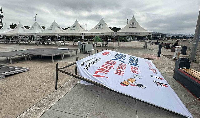 Bilim fuarında korkutan kaza: Pankart devrildi, 5 öğrenci yaralandı