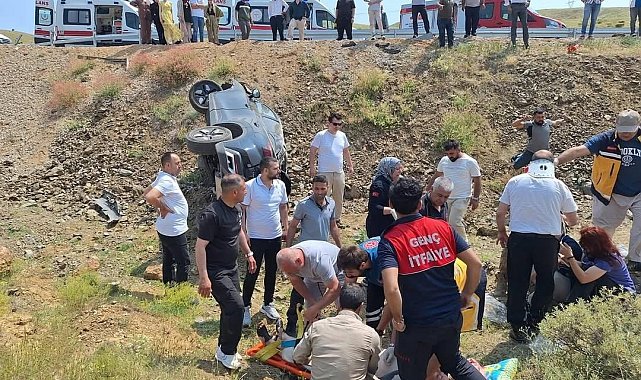 Bingöl'de otomobil şarampole devrildi: 4 yaralı