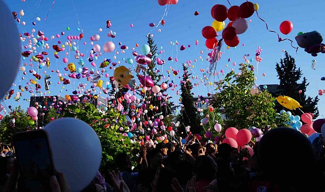 Binlerce balon minik Elif Azra için gökyüzüne bırakıldı