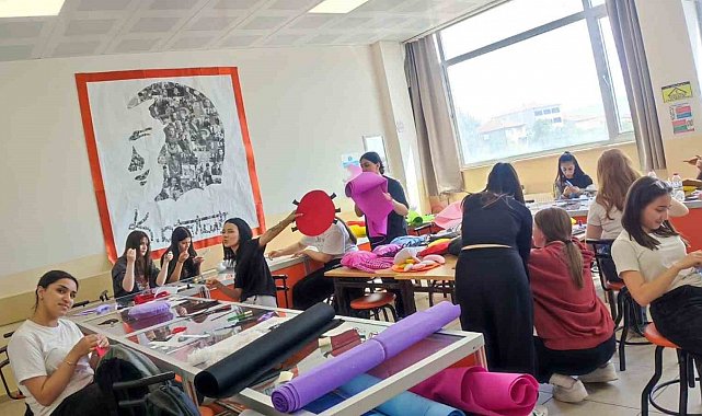 Bir oyuncak bin umut: Akdenizli öğrenciler depremzede çocukların hayallerine dokundu