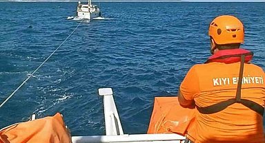 Bodrum açıklarında arızalanan tekneyi KIYEM ekipleri kurtardı