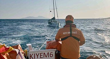 Bodrum açıklarında arızalanan tekneyi KIYEM ekipleri kurtardı