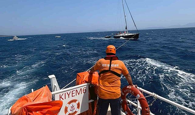 Bodrum açıklarında sürüklenen tekneyi KIYEM ekipleri kurtardı