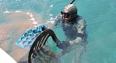 Bodrum Akyarlar'da deniz dibi temizliği
