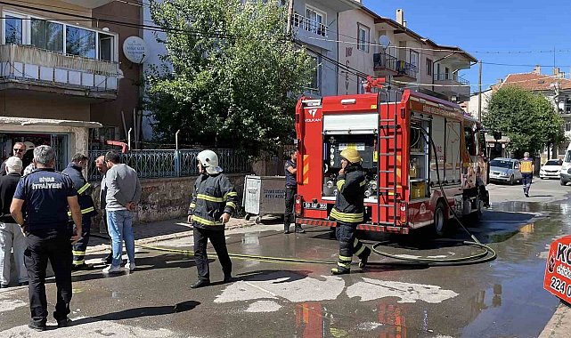 Bodrum katta çıkan yangın paniğe neden oldu, 5 kişi dumandan etkilendi