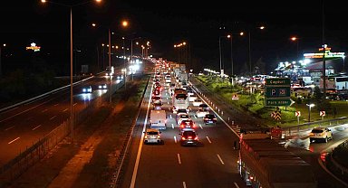 Bolu geçişinde trafik durma noktasına geldi