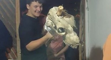 Bolu'da 100 yıllık bayram geleneği: Deve kostümü ile kapı kapı dolaşıp para topluyorlar