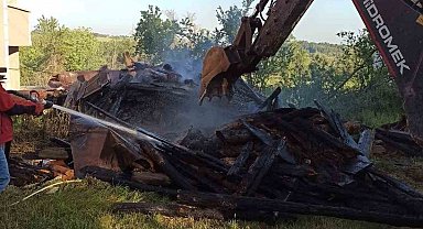 Bolu'da ahşap samanlık küle döndü
