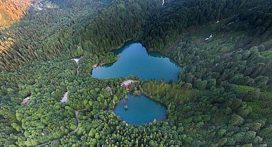 Borçka Karagöl Tabiat Parkı bayramda ziyaretçi akınına uğradı