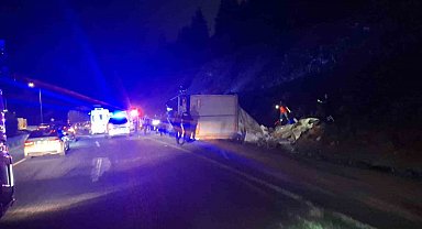 Bozüyük'te çekici devrildi: 1 ölü, 1 yaralı