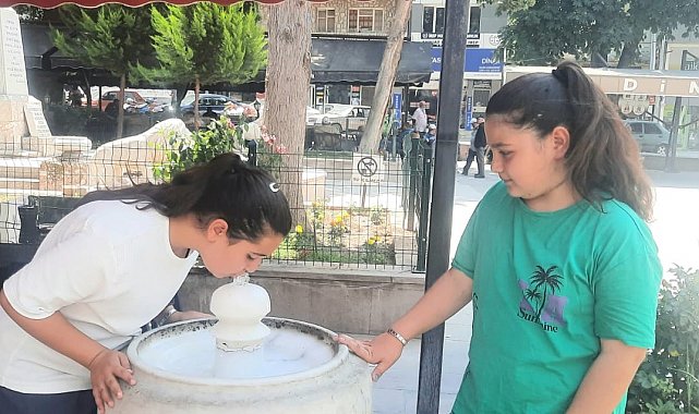 Bu ilçenin sokaklarındaki çeşmelerden 100 yılı aşkındır buz gibi doğal kaynak suyu akıyor